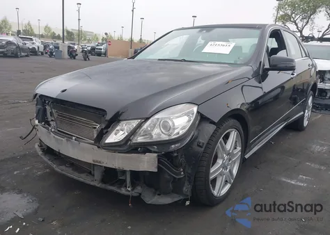 2010 Mercedes-Benz E 550 z USA, uszkodzony, nr VIN WDDHF7CB6AA045680